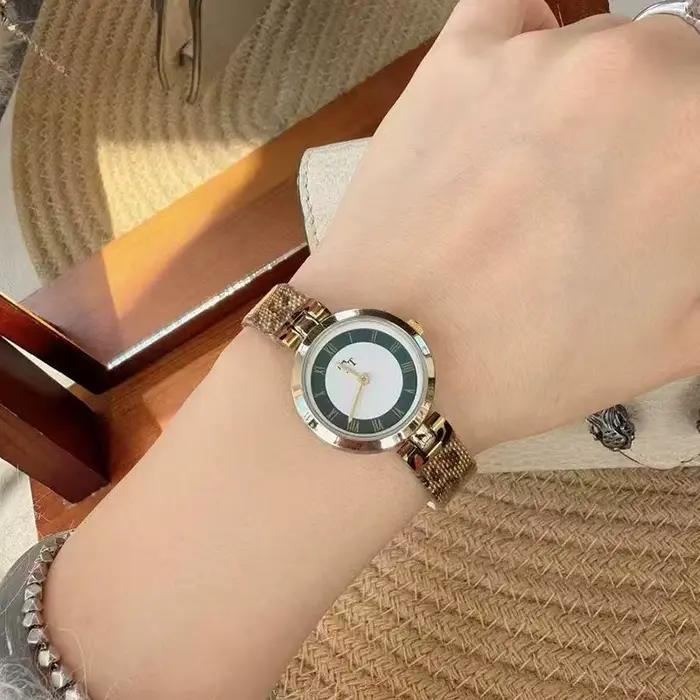 Nouvelle montre pour femme à imprimé léopard, petit cadran vintage avec bracelet fin, montre décontr