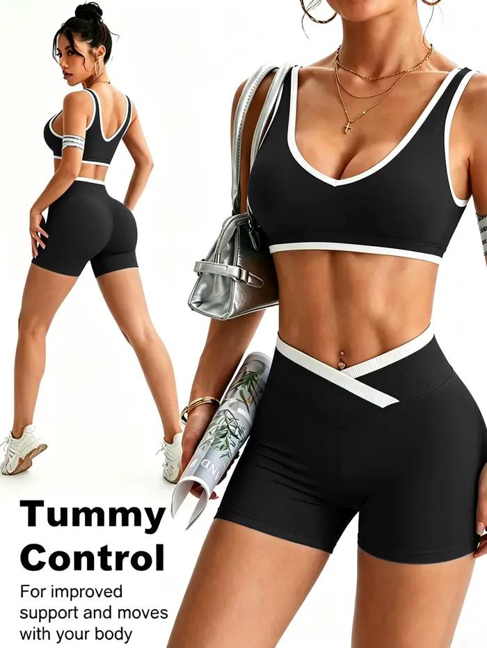 Ensemble de sport pour femme : short taille haute croisée et débardeur moulant dos nu contrastant