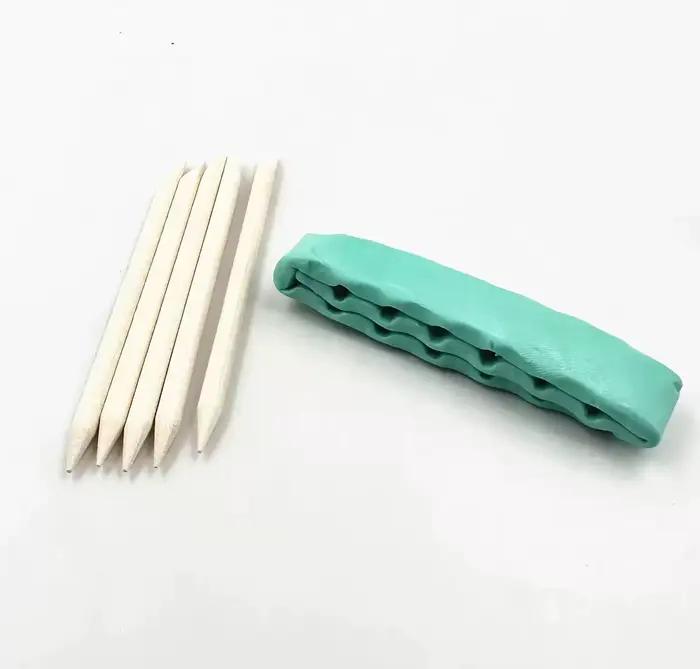 Argile de nettoyage de mouvement de montre