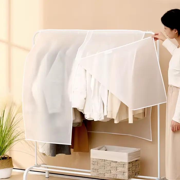 Housses de protection pour vêtements suspendus