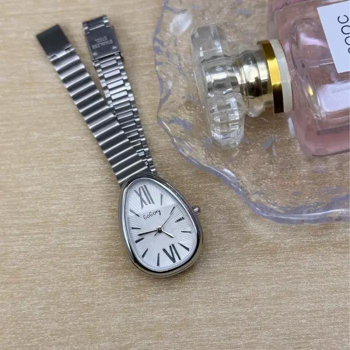 Célèbre marque dames montres serpent tête montre femmes de luxe cadeau Quartz