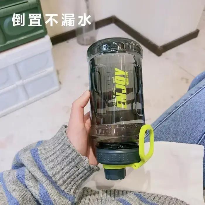 Bouteille sport sans BPA 1 litre avec filtre design moderne pour randonnée et activités de plein air adaptable à toutes les occasions