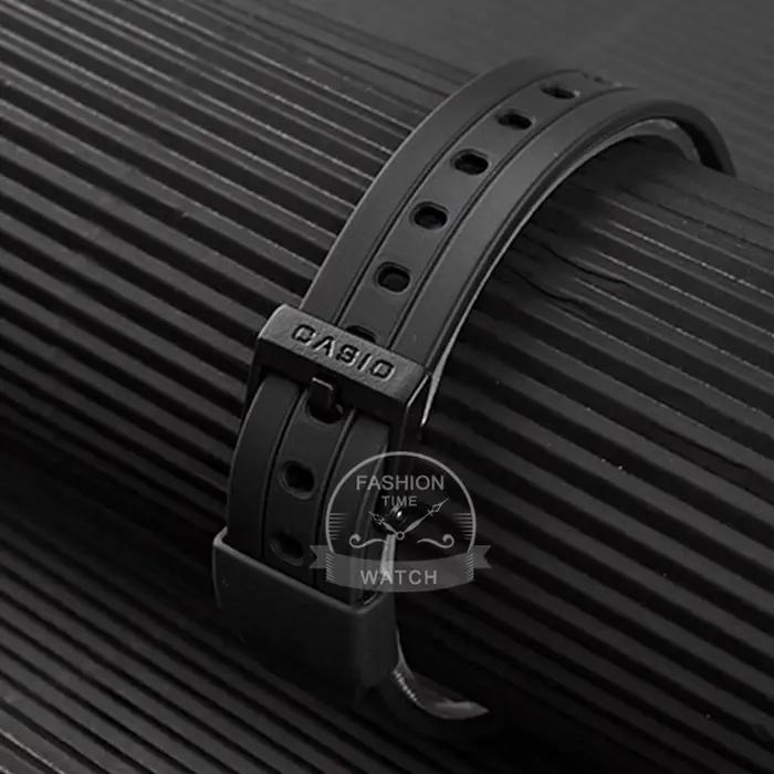Casio petite montre carrée rétro design confortable style classique pour tenue décontractée mouvement numérique alarme résistance aux chocs et luminosité occasionnels sorties en ville voyages et événements spéciaux