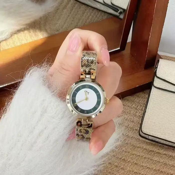 Nouvelle montre pour femme à imprimé léopard