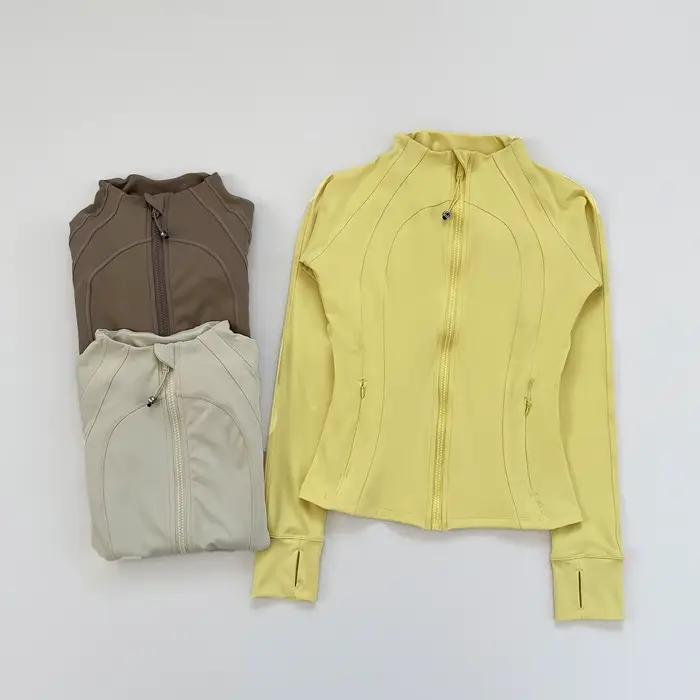 Veste de course pour femmes avec fermeture éclair et trous pour pouces coupe cintrée polyester pour sorties sportives automnales et hivernales