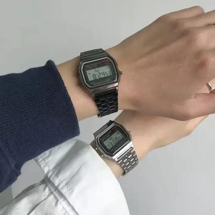 Montre numérique en acier inoxydable pour hommes et femmes