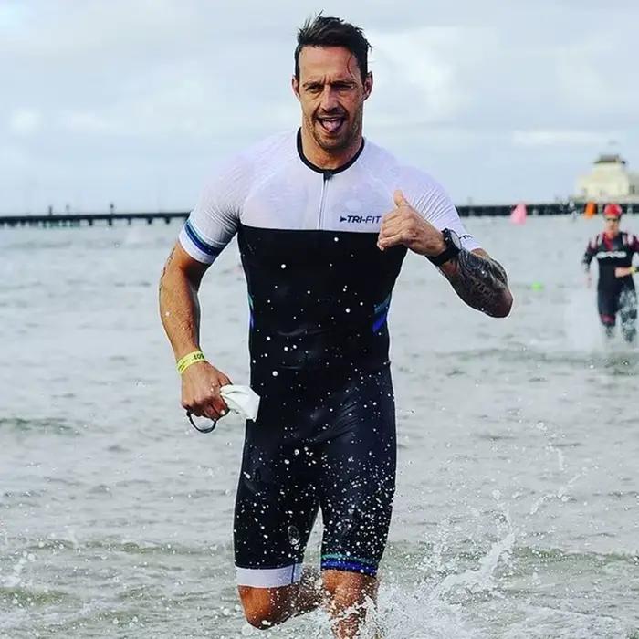 Combinaison TriDuvet pour hommes en polyester et lycra ajustée pour triathlon, cyclisme et natation en été et autres occasions sportives