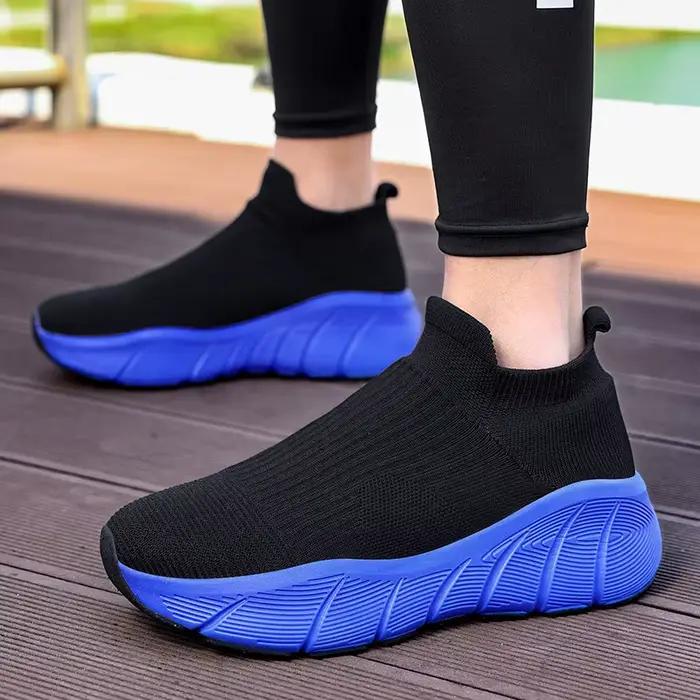 Chaussures de course Rindu classiques noires et rouges pour hommes et femmes grandes tailles confort et style sport adapté aux courses légères et entraînements fitness