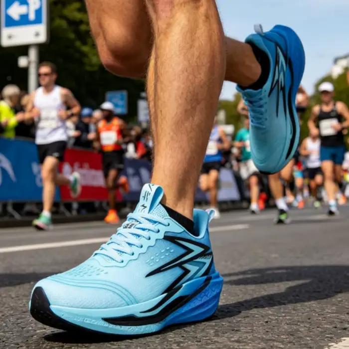 Chaussures de course Marathon Spécialité Homme Sport Plaque Carbone Respirantes Ultralégères Femme Confortables Athlétiques Amorti Stabilité Baskets