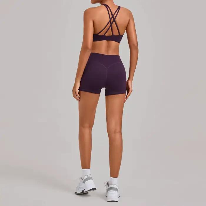 Ensemble de vêtements de sport pour femme : débardeur à dos croisé avec coussinets de poitrine amovibles et shorts de yoga moulants à séchage rapide pour le fitness