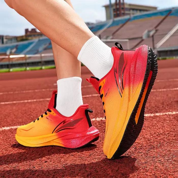 Chaussures de course pour hommes, baskets de sport respirantes, légères et confortables, avec coussin d'air et plaque en carbone, pour marathon, athlétisme en plein air, pour femmes