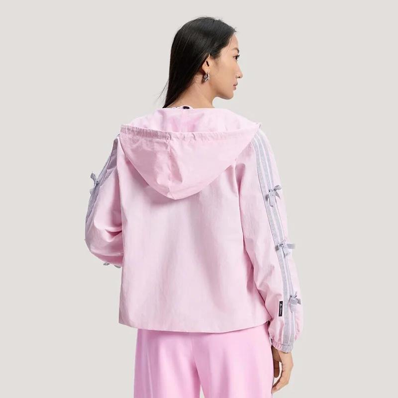Adidas Veste coupe-vent à capuche pour femme Coupe ample Vêtements de sport décontractés KR7603