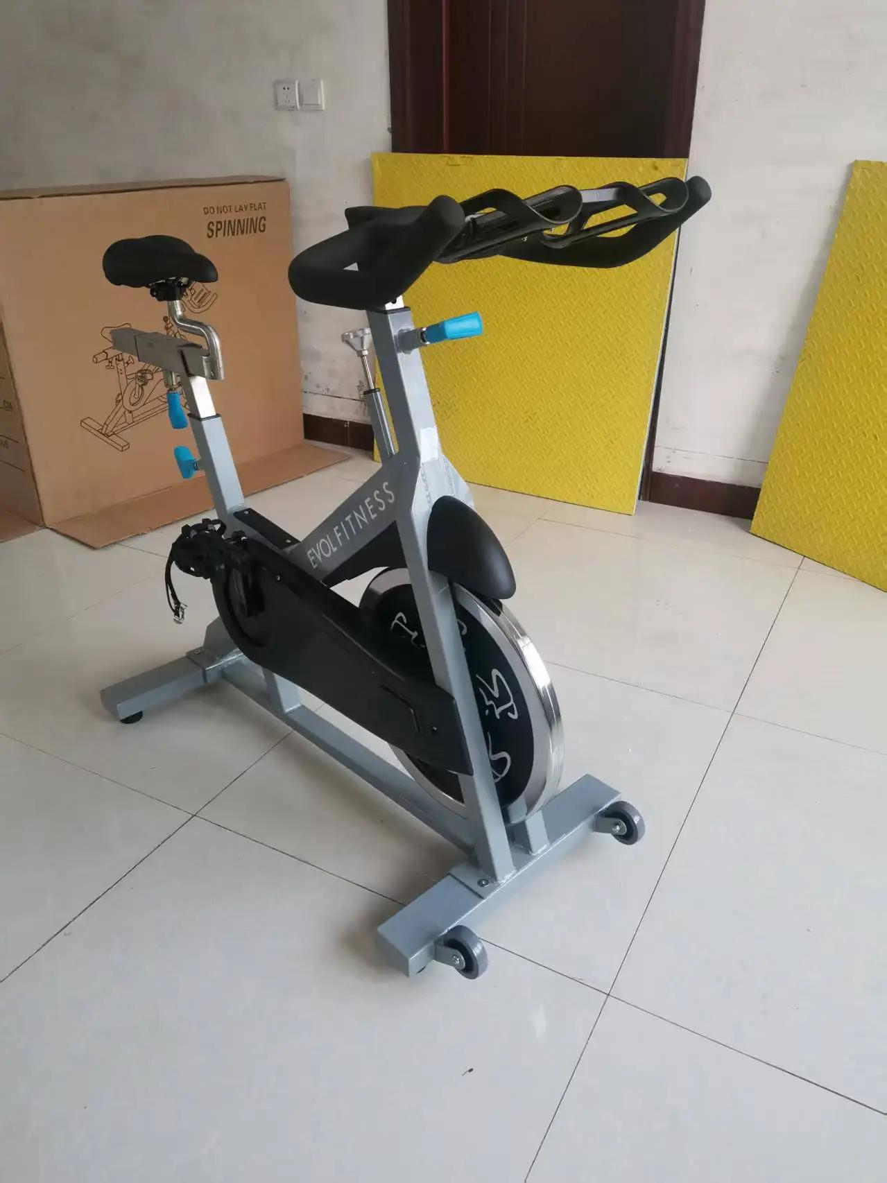 Vélo d'exercice stationnaire de machine cardio de remise en forme commerciale