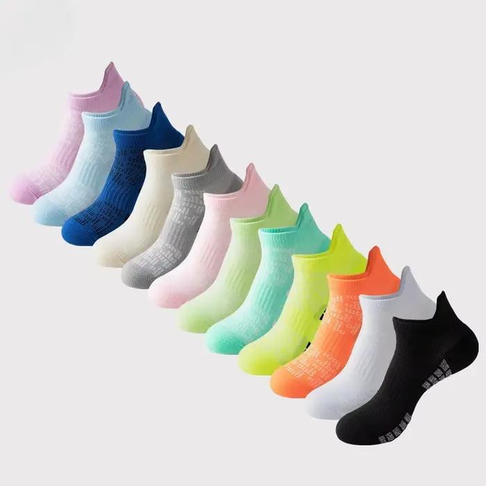 Chaussettes de course professionnelles pour hommes et femmes chaussettes de badminton antidérapantes absorbant les chocs évacuant la transpiration coupe basse été