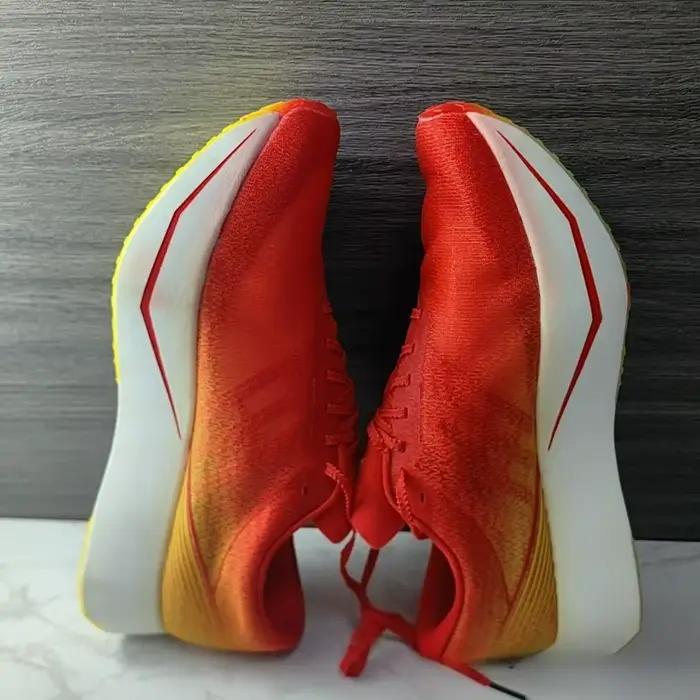 Chaussures de course super cool pour hommes et femmes