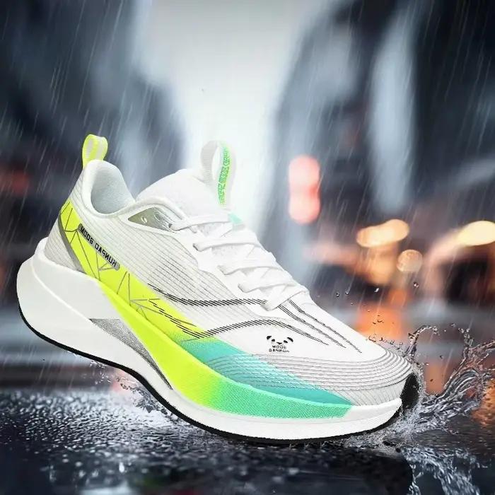 Chaussures de course avec plaque en carbone