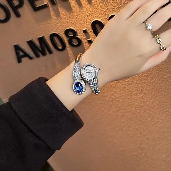 Montre bracelet en forme de serpent